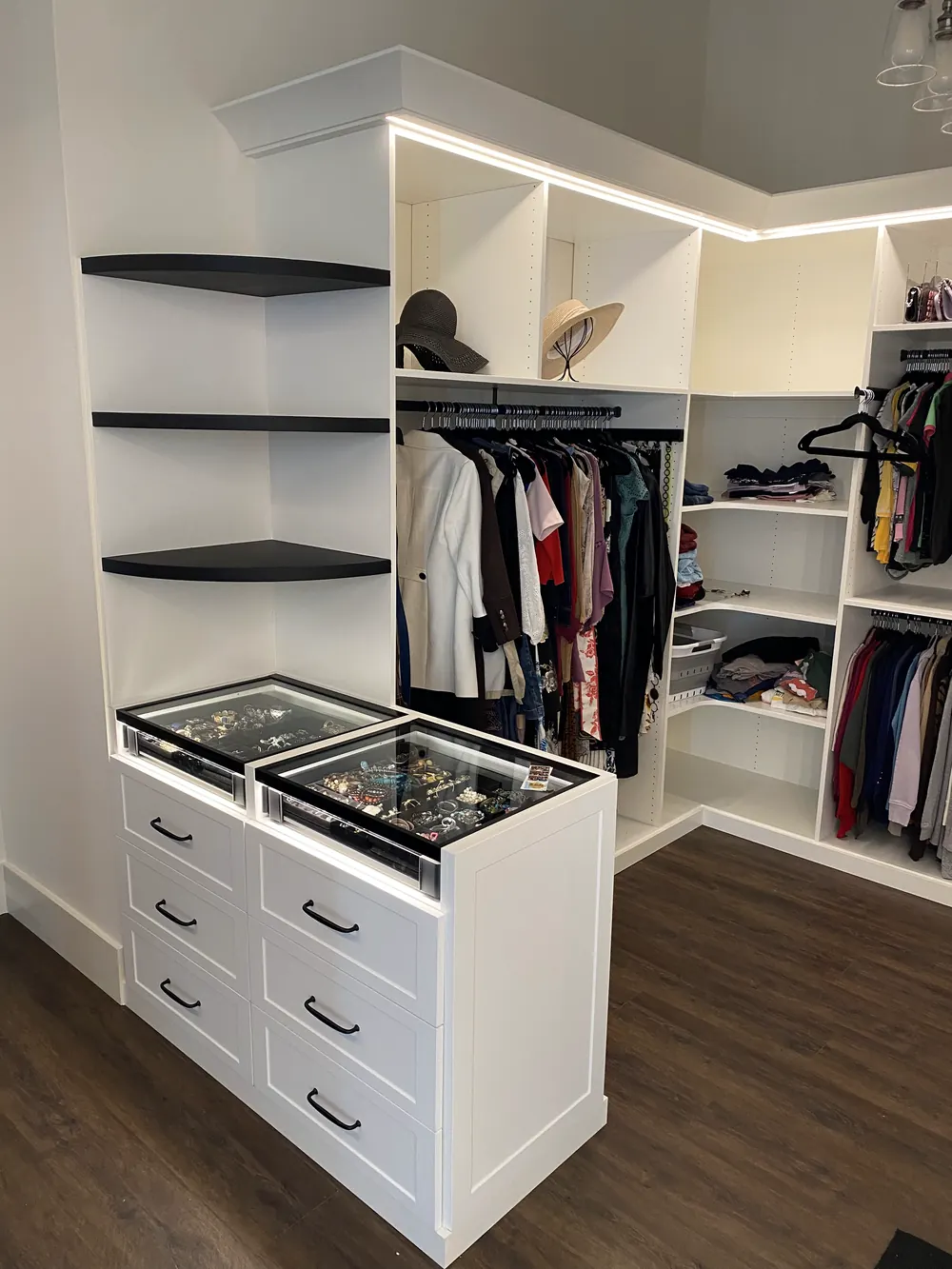 Custom closet by Gold Hammer LLC